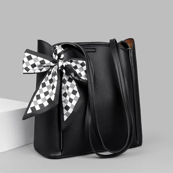 Корейската версия чанта през рамо за подмишниците, модни висококачествена универсална луксозен дизайнерски дамски чанти-тоут от изкуствена кожа с голям капацитет